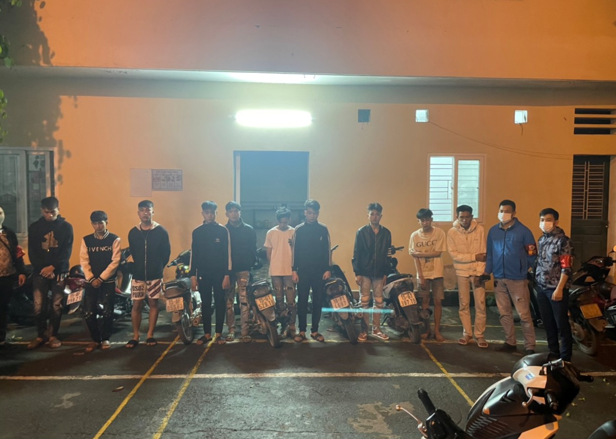 Tổ công tác HP-22 Công an thành phố xử lý 79 thanh niên điều khiển xe mô tô lạng lách đánh võng